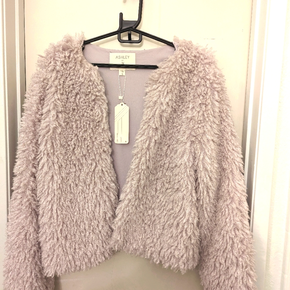 Ashley BY 26 INTERNATIONAL New Lilac fluffy jacket. Size small